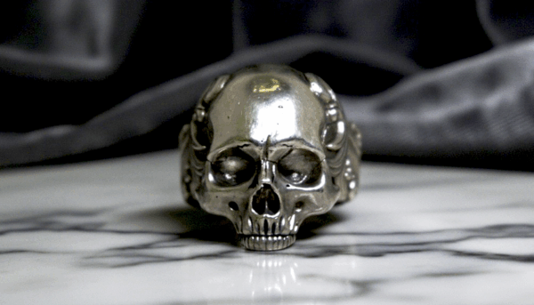 Anillo Cráneo Barroco – Vanitas, Poder y Arte Inmortal - Imagen 4