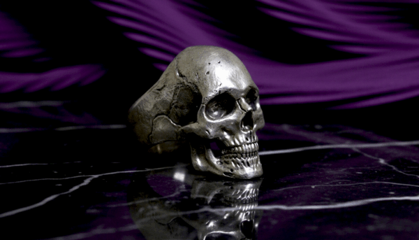 Anillo Cráneo Minimal – El Rostro del Silencio Eterno