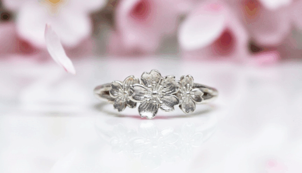 Anillo Sakura – Belleza Efímera