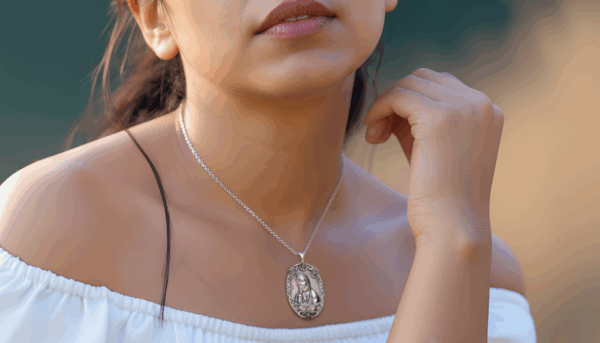 Medalla Virgen de Guadalupe – Luz, Fe y Protección - Imagen 2